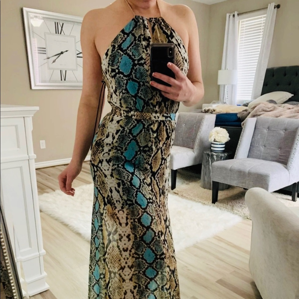 NWT! Super beautiful maxi dress from Guess!